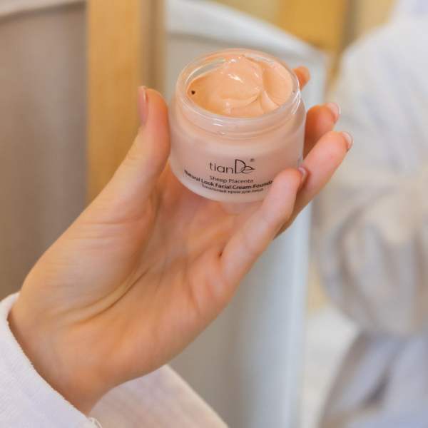 Base Facial en Crema – Aspecto Natural con Placenta de Oveja