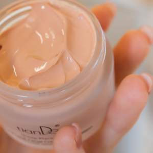 Base Facial en Crema – Aspecto Natural con Placenta de Oveja