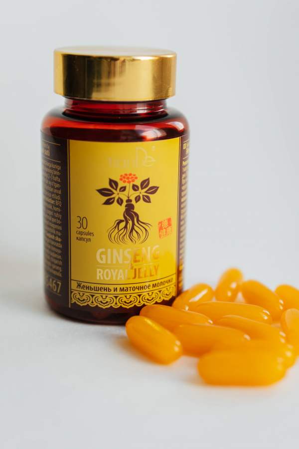 Combina ginseng y jalea real para ofrecer un apoyo eficaz a los niveles de energía y vitalidad
