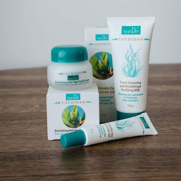 El gel restaurará la tirantez de la piel alrededor de los ojos