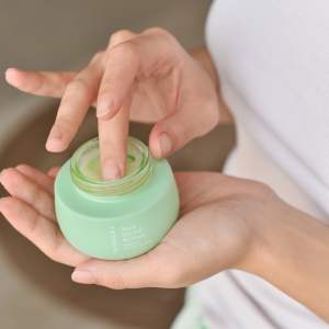 Intensively moisturizes the skin, improves skin elasticity