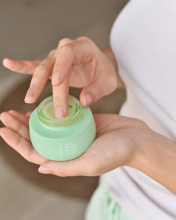 Intensively moisturizes the skin, improves skin elasticity