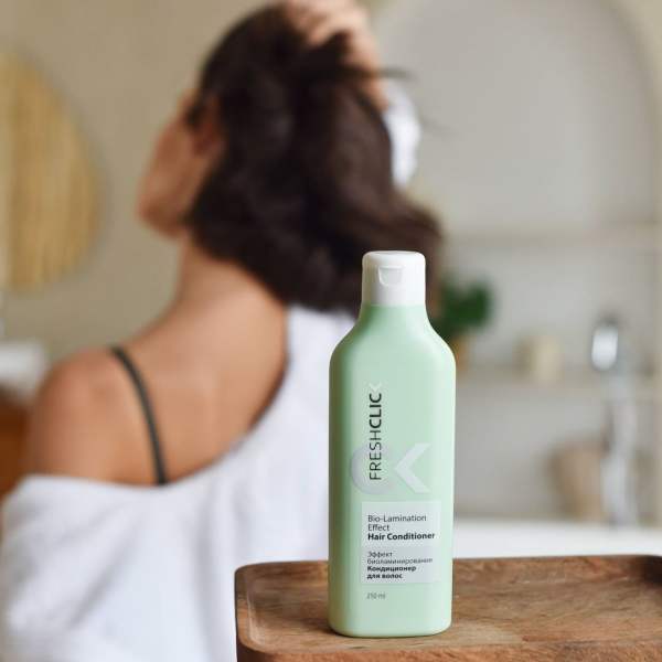 acondicionador capilar contiene un complejo moderno de agentes suavizantes