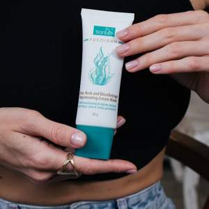 La mascarilla hidrata perfectamente y por la mañana la piel queda completamente tersa